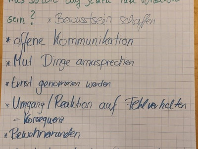 Sichtbarmachen: Ein Flipchart aus dem Workshop mit Ellen Romberg-Hoffmann/Titel: Was ist Ihnen wichtig? Stichworte sind u.a. offene Kommunikation