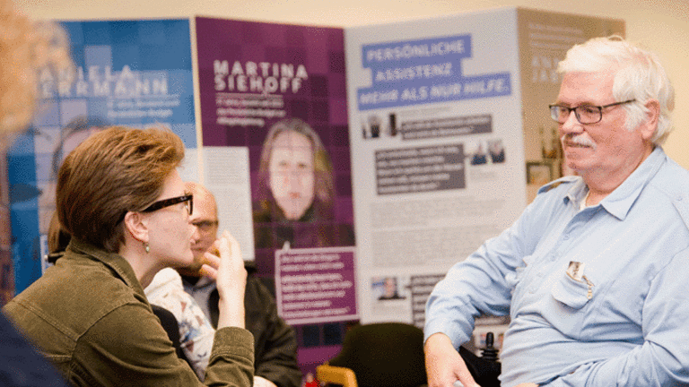 Diskussion am Rande der Wanderausstellung